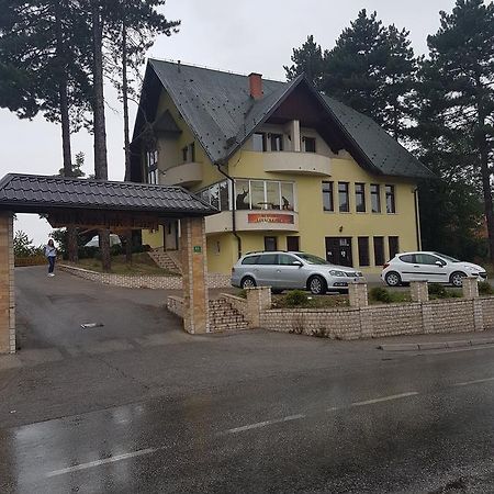 Restoran&Motel And Apartmants Lovacka Prica Tesanj ภายนอก รูปภาพ