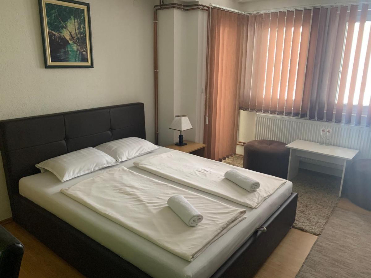 Restoran&Motel And Apartmants Lovacka Prica Tesanj ภายนอก รูปภาพ