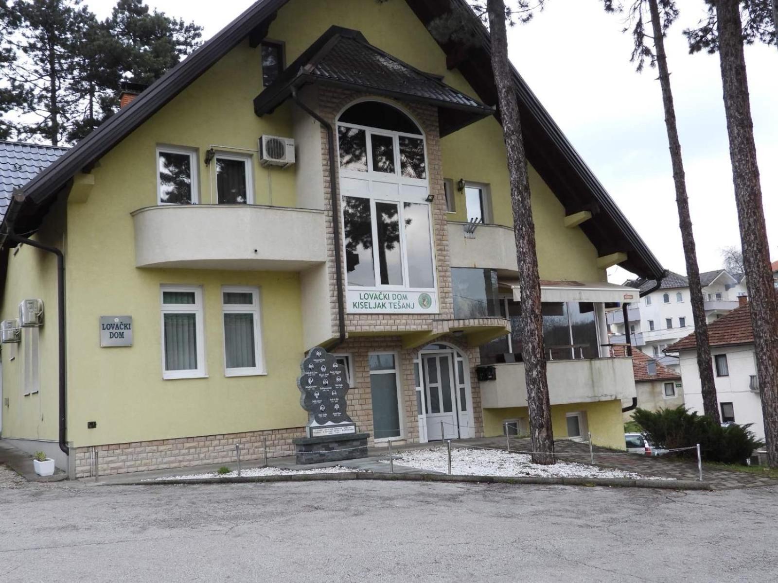 Restoran&Motel And Apartmants Lovacka Prica Tesanj ภายนอก รูปภาพ