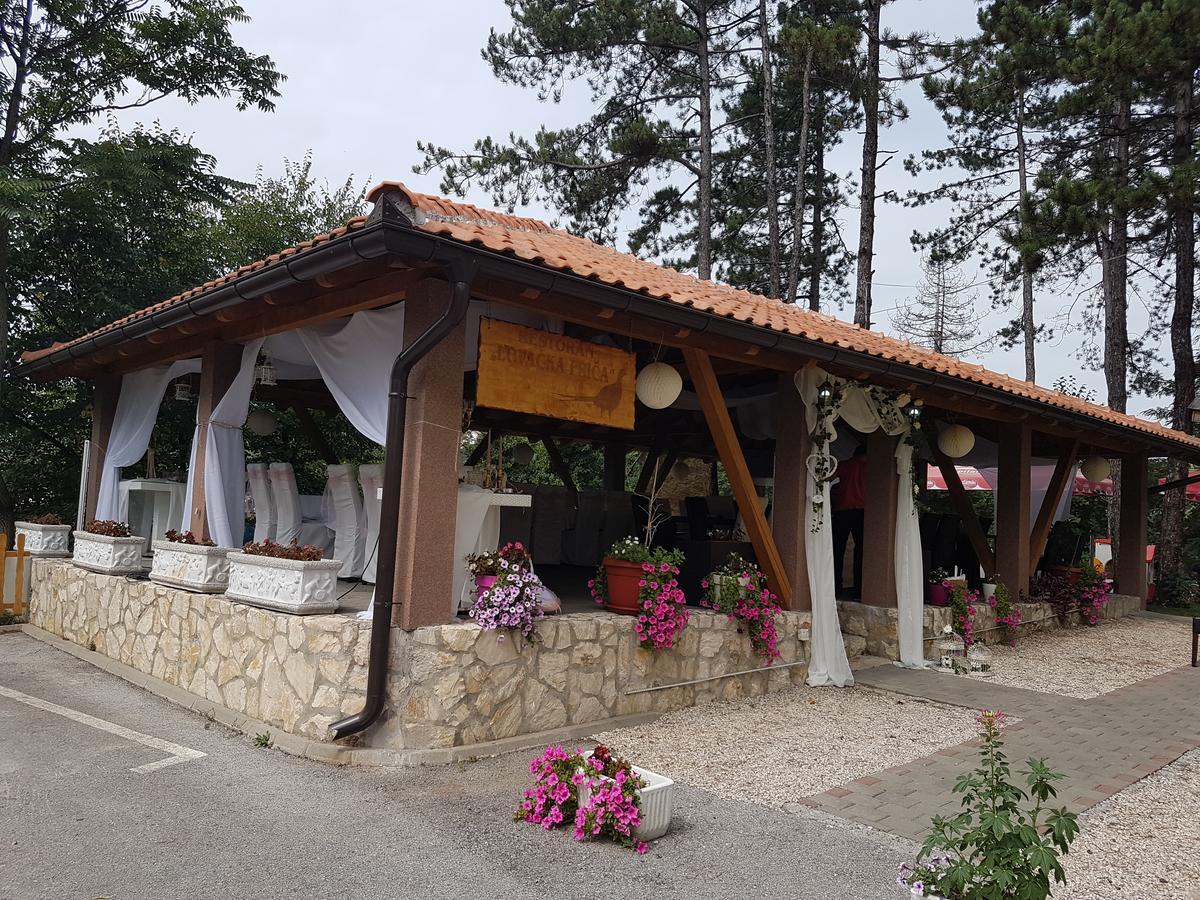 Restoran&Motel And Apartmants Lovacka Prica Tesanj ภายนอก รูปภาพ