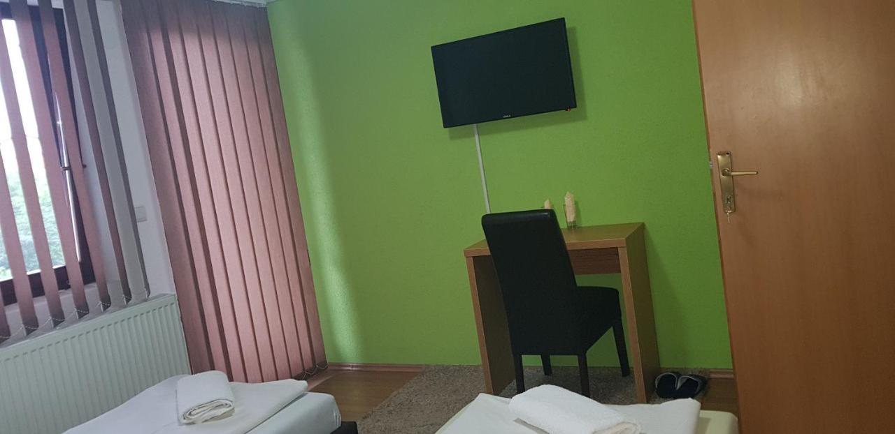 Restoran&Motel And Apartmants Lovacka Prica Tesanj ภายนอก รูปภาพ