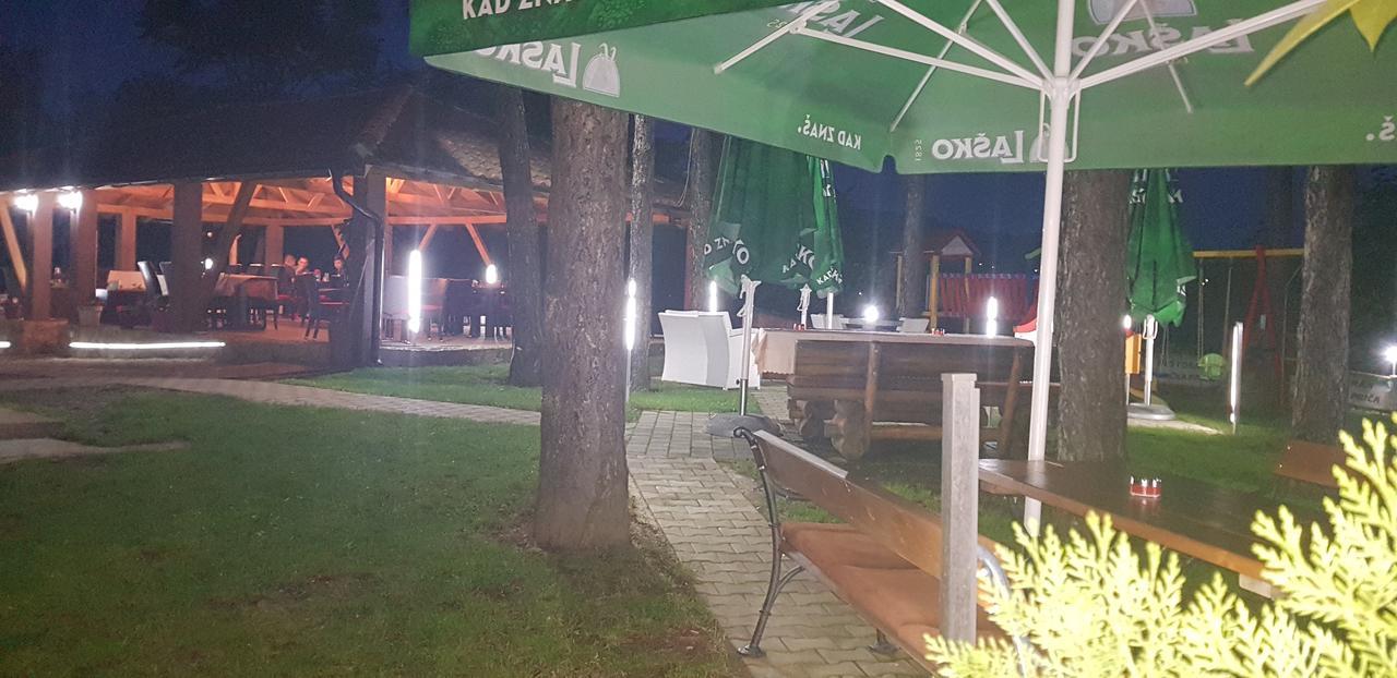 Restoran&Motel And Apartmants Lovacka Prica Tesanj ภายนอก รูปภาพ