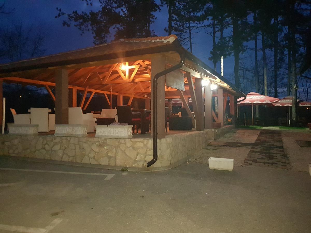 Restoran&Motel And Apartmants Lovacka Prica Tesanj ภายนอก รูปภาพ