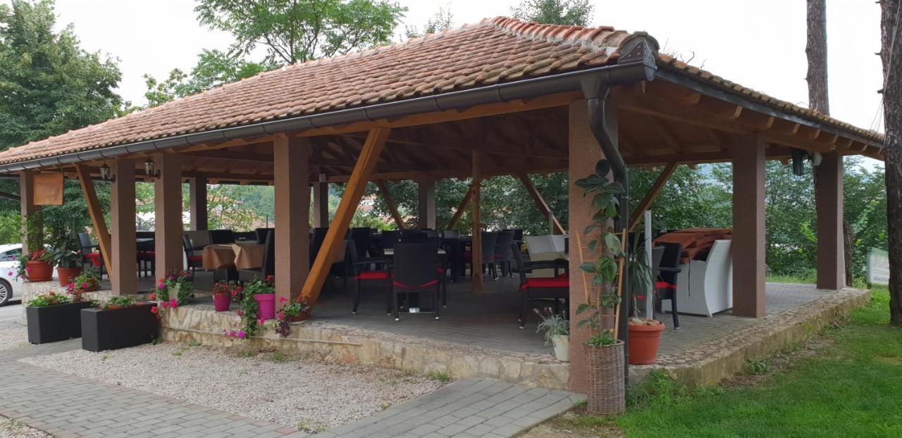 Restoran&Motel And Apartmants Lovacka Prica Tesanj ภายนอก รูปภาพ