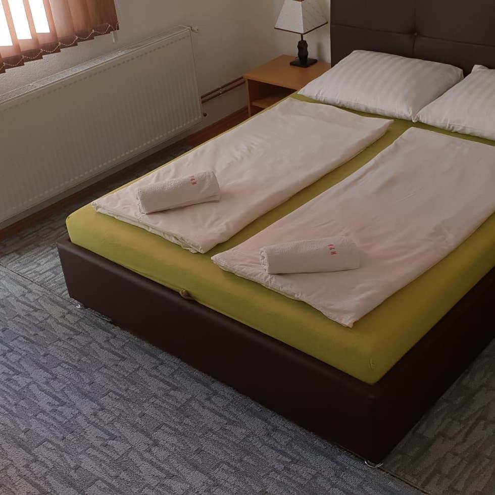 Restoran&Motel And Apartmants Lovacka Prica Tesanj ภายนอก รูปภาพ
