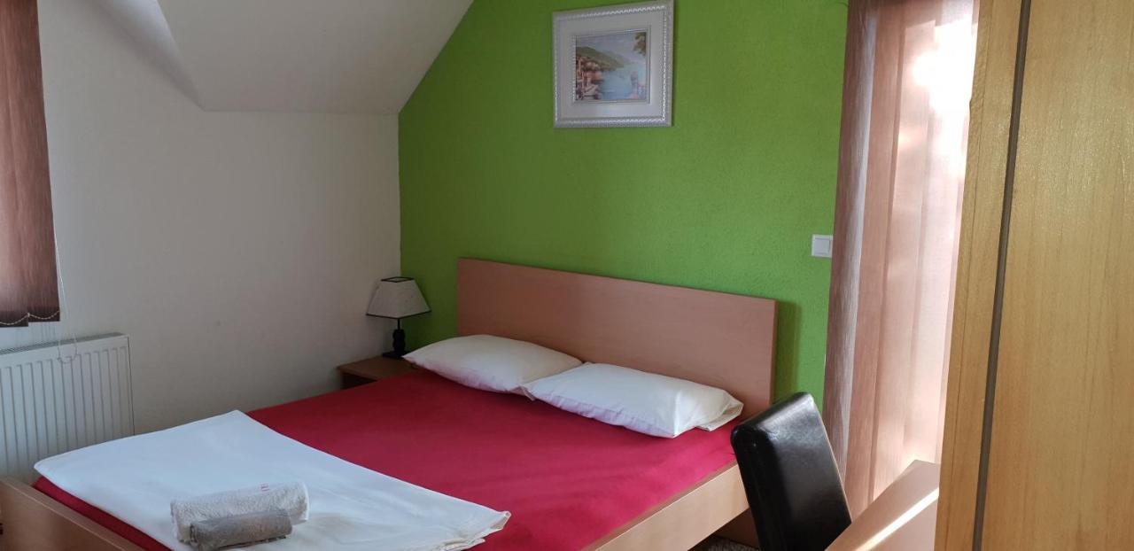 Restoran&Motel And Apartmants Lovacka Prica Tesanj ภายนอก รูปภาพ