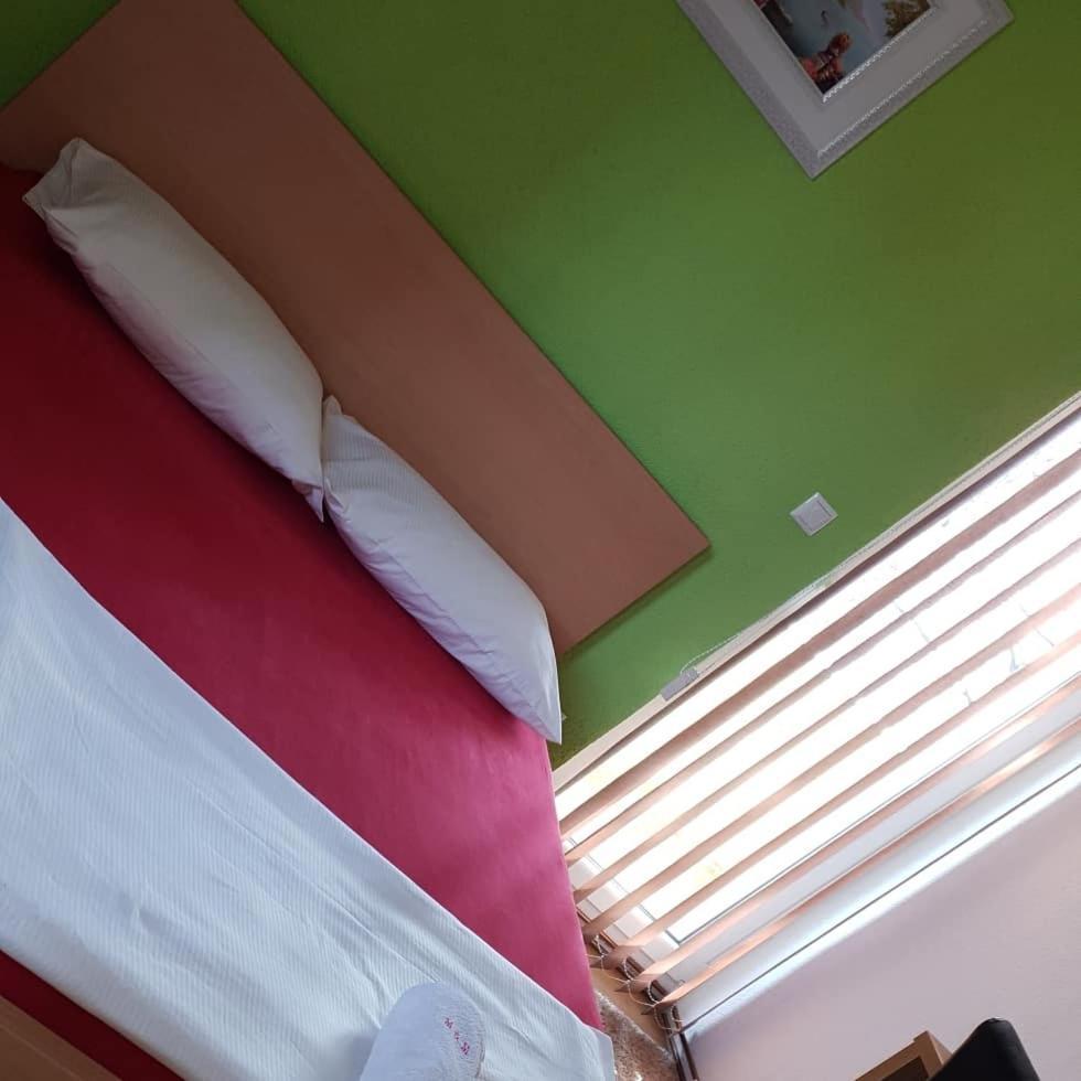 Restoran&Motel And Apartmants Lovacka Prica Tesanj ภายนอก รูปภาพ